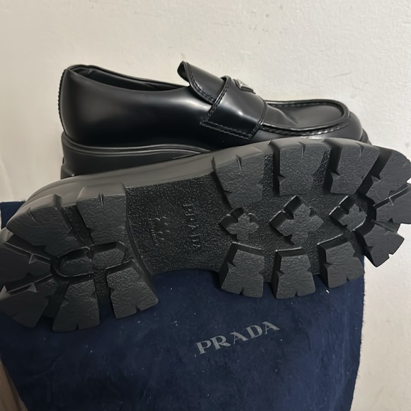 Black Prada shoes - Picture 3 of 6